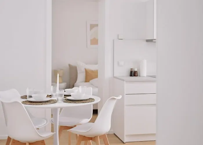 Stylish & Modern - Private Garden Апартаменти *