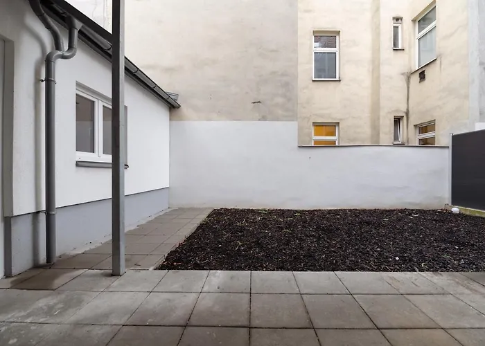Апартаменти Stylish & Modern - Private Garden
