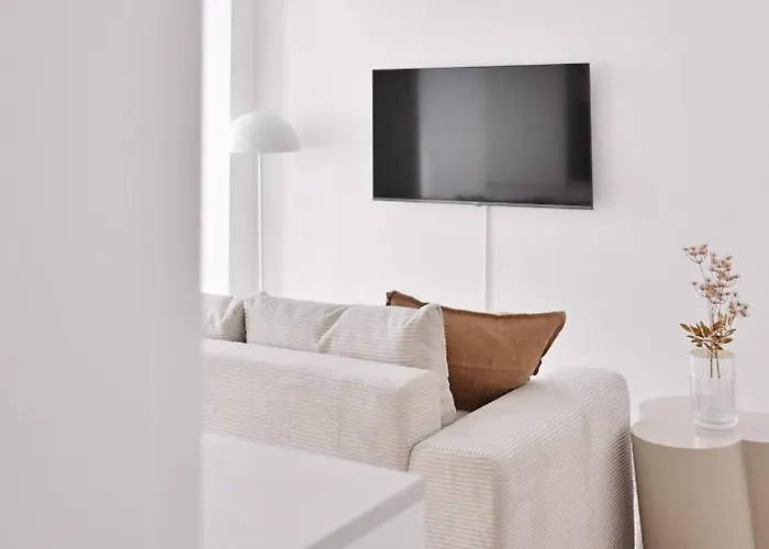 Stylish & Modern - Private Garden Апартаменти *